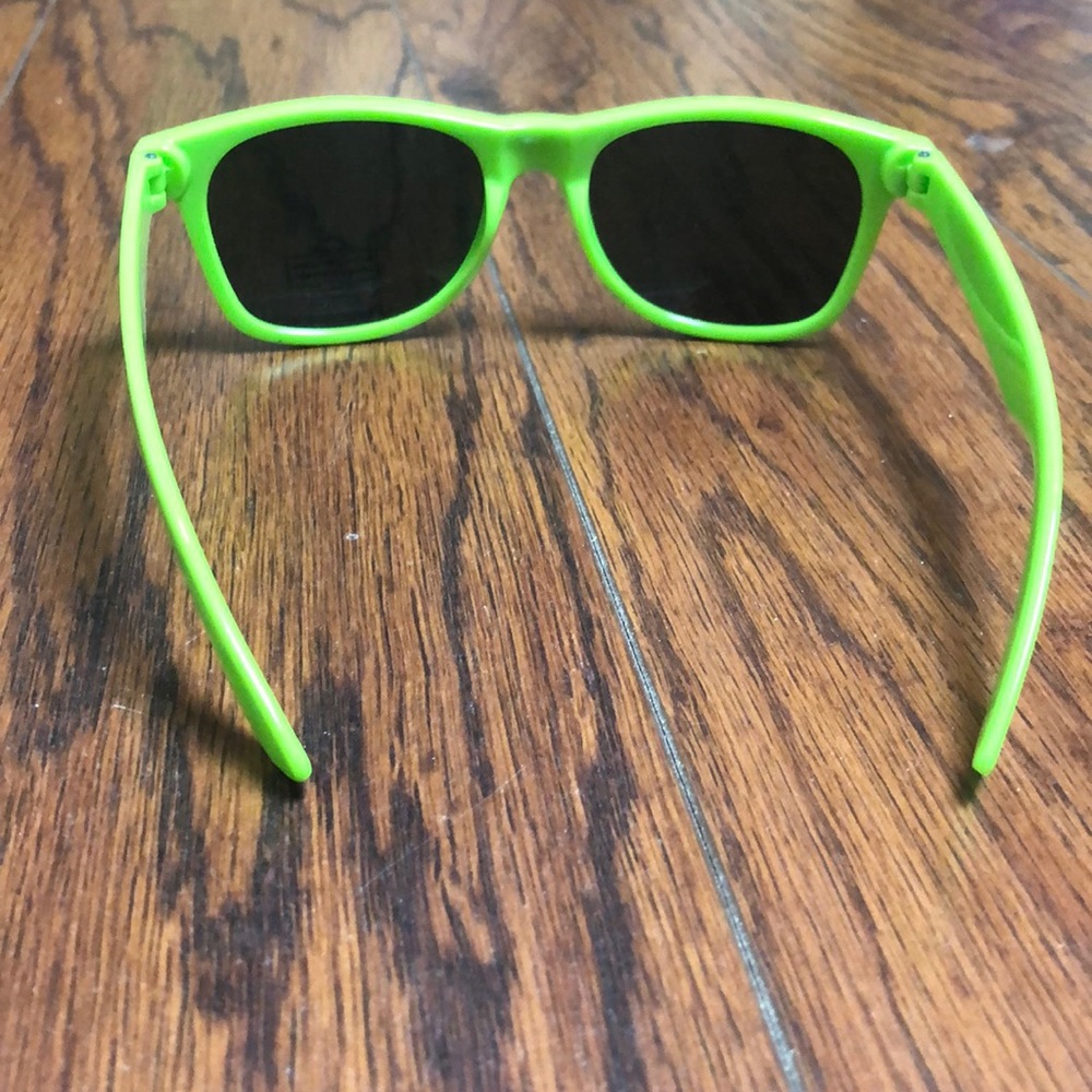 Sunglasses - Picture 3 of 6
